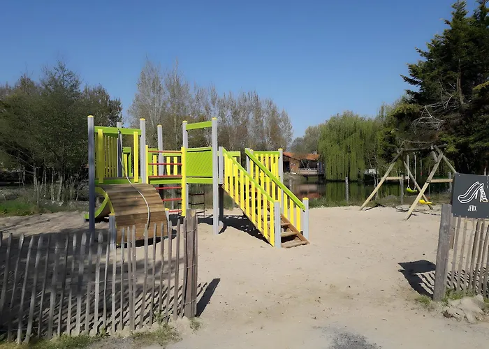 Bois 5 Domaine Les Epinettes Camping Saint-Gervais (Vendee)